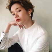 『かわいい』を卒業するなら、アップバングでデコ見せ色っぽスタイル♡