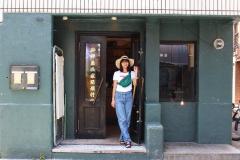 妖艶なネオンサインとアメジスト色に輝くソーダが話題！「Ambient Brew」で夏の昼下りを満喫