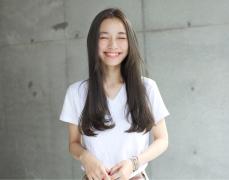 ロングヘアは前髪なしで色っぽいスタイルに♡