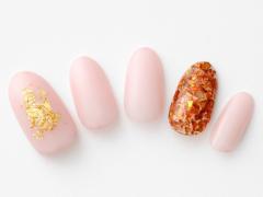 【365日ネイル】落ち葉風アートで秋感を深めて…シックやベビーピンクネイル |