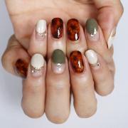 100均の〇〇でできる！ 大人女子向けべっこうネイル【ギ☆のセルフネイル手本帖】 | マキア