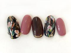 ネイルで秋！｜シンプル派にもおすすめ！花柄、ビジュー、イエロー…冬まで使える秋の簡