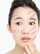 ニキビや赤みトラブルなどが起こりやすい「オイリートラブル肌」におすすめのケア方法＆