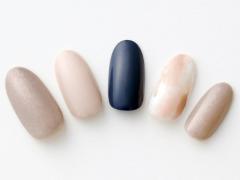 【365日ネイル】気分だけでもカラッと！秋らしいクールなサンドベージュネイル |