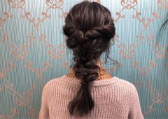 急なお誘いも大丈夫！外出先でパパッとできる簡単ヘアアレ