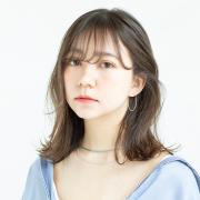 多毛や広がりやすい髪の人におすすめ！ 抜け感たっぷりのスタイリッシュロブ | マキアオン