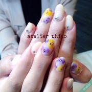 上品で可憐な指先に。パンジーを描いたネイルデザインをチェック