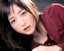 伊藤千晃さんのうるぷる肌の秘密に迫る！ 愛用コスメ、全部見せます！ |