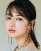 シャネルのピンクベージュリップでワンランク上の品のある秋顔を叶える |