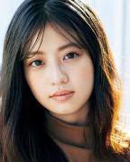 rms beautyのオレンジベージュリップで清潔感ある女らしい秋顔を演出！ |