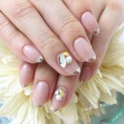 脱マンネリ。「ベージュ×シルバー」でつくるエレガントネイル