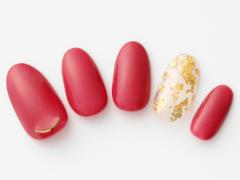 【365日ネイル】くすみがちな手肌がパッと華やぐ…アクセいらずのローズレッドネイル |