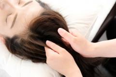 むくみもたるみも一掃！頭皮マッサージで理想の小顔に♡ -