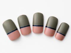 【365日ネイル】シンプルなのにこなれた印象に！こっくり秋色のツートーンネイル |