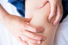 太ももを狙い撃ち！出っ張りが気になる人のシンプルマッサージ