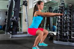 プロが伝授！「姿勢が良くなるスクワット」のやり方