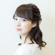 イベントシーズンに役立つ、ねじりを効かせた華やぎハーフアップ【HOW TO動画つき】 | マキ