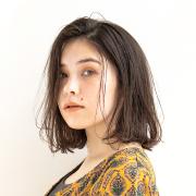 束感×セミウェット仕上げが女っぽい、おしゃれクールなワンレンボブ | マキアオンライン（