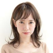 多毛さん、ハチ張りさん必見！ 軽やかさ抜群のスッキリ外ハネミディ | マキアオンライン（