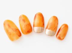 【365日ネイル】マスタード×ブラウンの“今っぽい”大理石風こなれネイル |