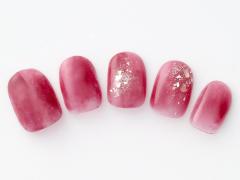 【365日ネイル】連休前の金曜は“色っぽ”ネイルで…女らしさを引き立てるワインレッドの