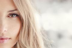 気になる目元のシワ！これ以上深くさせないためのポイントは？ - ビューティーガール