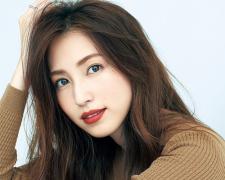 秋らしいランコムのマット系深みカラーリップで即美人顔に！ |