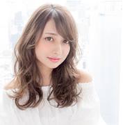 長め前髪の“浮遊感ウエーブ”で、いつもの巻き髪ロングを今っぽ可愛いくアップデート！