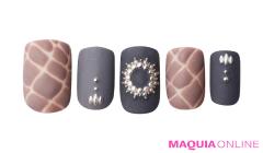 クロコダイルをソフトに見せて、デコレーションも引き立てる「マット」ネイル | マキアオ