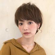 つぶれやすい髪もフワッ！ ポイントパーマで仕上げる360°美人ショート | マキアオンライン