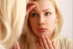 美容鍼灸師が伝授！おでこの横シワを予防する1分ツボ・マッサージ - ビューティーガール