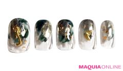 メタリックなミラーネイルの輝きを、アートに彩る「フューチャリスティック」ネイル | マ