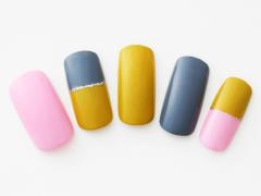 【365日ネイル】週末気分のテンションをUP♪ポップなハーフフレンチネイル |