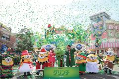 USJ、一日限りの“グリンチ流”クリスマスに大泉洋らサプライズ登場　SPグリーティング開催