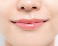 唇の縦ジワが目立つ…残念な「老け見え」のケア方法とは？ |