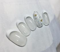 働く女子の憧れ！ブライダルにもオススメ。綺麗めネイルの定番「フレンチネイル」塗り方