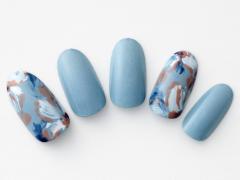 【365日ネイル】大人顔の花柄ペイントでスモーキーブルーネイルをよりシックに |