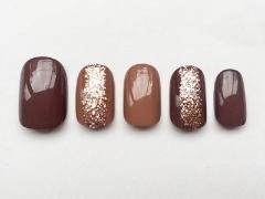 グリッターネイルで輝く指先｜セルフで簡単にできるグリッターネイルデザイン・やり方・