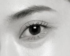 目尻のシワは笑っていなくても刻まれる！？ 徹底保湿でしっかりケアを！ |