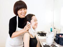 人気H&M山本浩未さん直伝！ “メイクのり3割増しマッサージ”全プロセス |