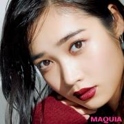 ブルベ×ダークトーンヘアの冬タイプさんは、深い赤リップが肌映え！ |