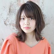 丸顔や毛量多めの人は“くびれミディ”ですっきり小顔＆トレンド感を手に入れて！ |