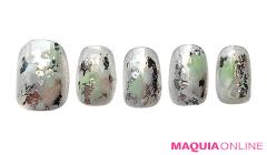 クリアな抜け感で輝きを引き立てる、甘辛MIXな「ニュアンス」ネイル | マキアオンライン（