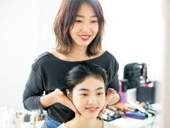 人気H&M林由香里流！ メイク前に取り入れたい「顔立ちくっきりマッサージ」 |