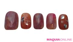 旬のブラウンを使ったべっ甲風「ニュアンス」ネイルで、秋冬のおしゃれを格上げ！ | マキ
