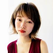 スウィングする毛束が女っぽい、軽やかシルエットのレイヤーボブ | マキアオンライン（M