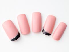 【365日ネイル】根元のきらめくラインでグッと大人っぽく…夜のシーンに似合うベビーピン