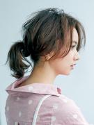ミディアムヘアの簡単アレンジ14選｜伸ばしかけの髪もシンプルアレンジで大人っぽいこなれ