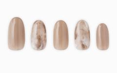 シンプルなのにおしゃれな「ラテアート」ネイルは、盛らないニュアンスがカギ！ |