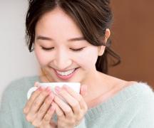 「毎日の白湯は欠かさずに！」美人モデルが実践する白肌キープ術とは？ |